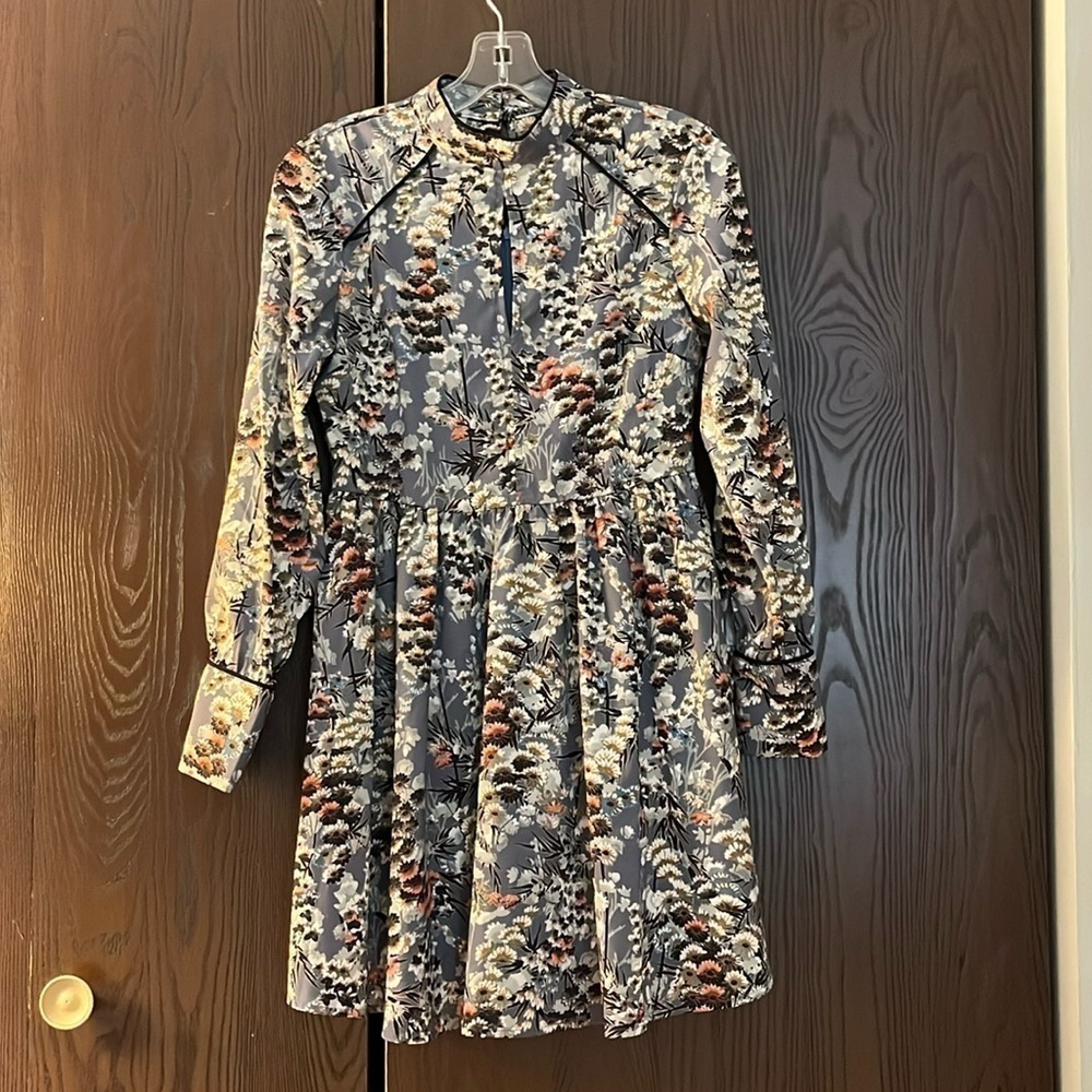 No Brand gray dress with floral pattern. Long sleeves. Size XS